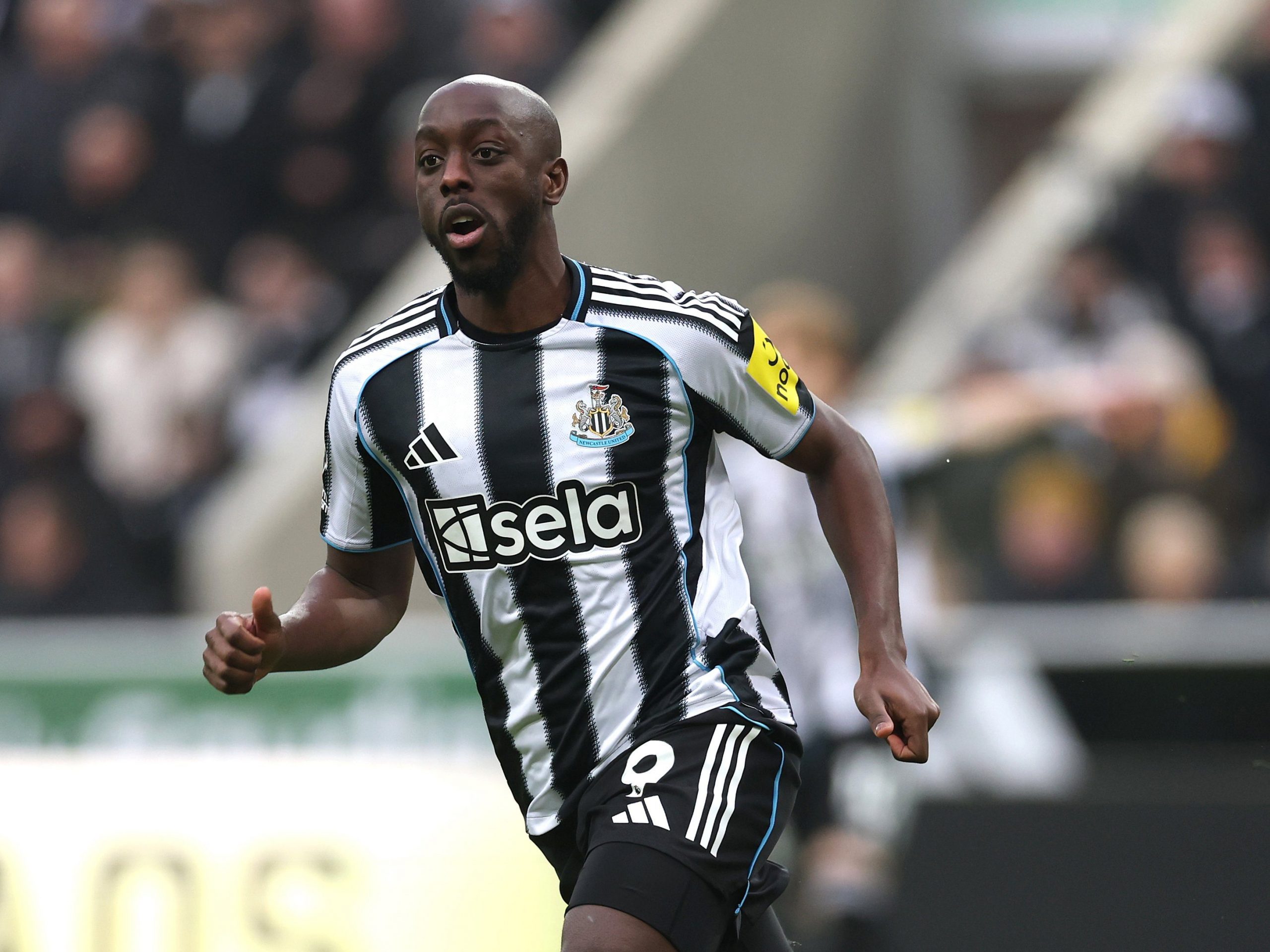 HBl3ag1XoAAK9UU | The Soccer Goal Yoane Wissa